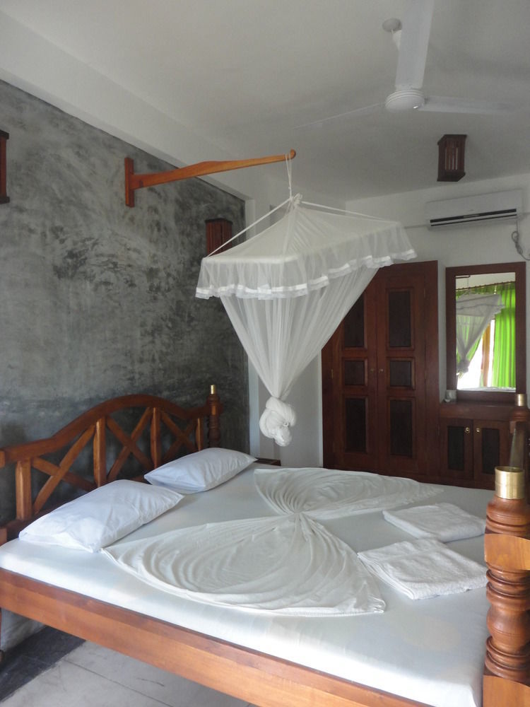 Aaradhya Mirissa Hotel Buitenkant foto